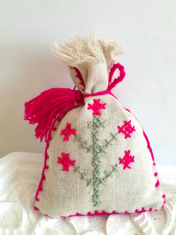 Cooperative Annamma Dried Flower Sachet, Fuchsia