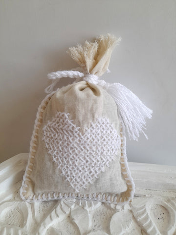 Cooperative Annamma Dried Flower Sachet, White Heart